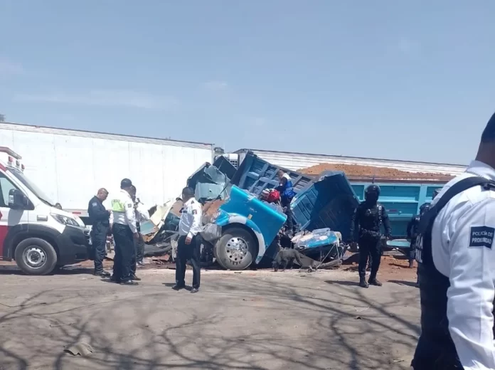 La tarde de este martes se registró un accidente en el kilómetro 17 de la carretera federal México- Puebla a la altura de la colonia Jorge Jiménez Cantu, perteneciente al municipio de Ixtapaluca. Foto: Especial